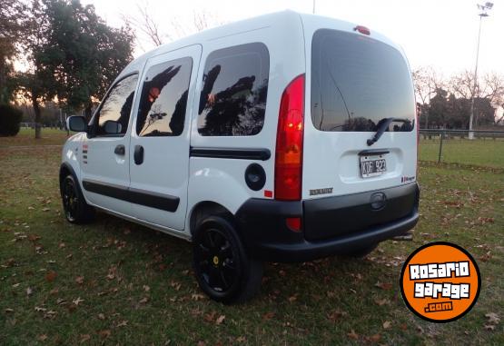 Utilitarios - Renault Kangoo autentique plus 2011 Nafta 121000Km - En Venta