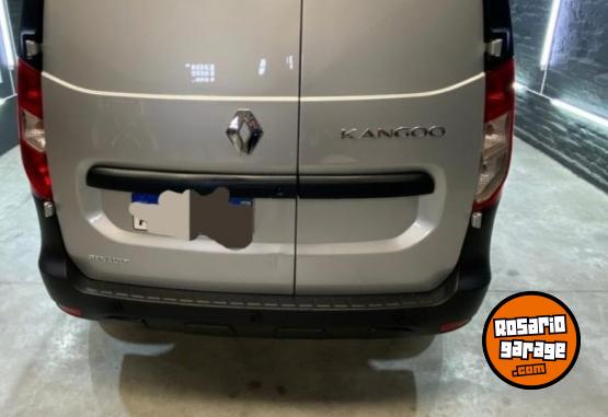 Utilitarios - Renault Kangoo 2020 Nafta 101000Km - En Venta