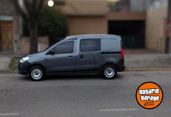 Utilitarios - Renault Kangoo II 5 asientos 2019 Nafta 87000Km - En Venta