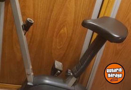 Deportes - LIQUIDO  - BICICLETA FIJA -JET STREAM- FITNESS CYCLE - En Venta