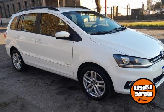 Autos - Volkswagen SURAN  HIGHLINE MSI 2018 Nafta 40450Km - En Venta