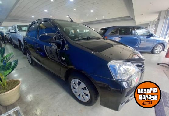 Autos - Toyota ETIOS 5P X M//T 6 2017 Nafta 85800Km - En Venta