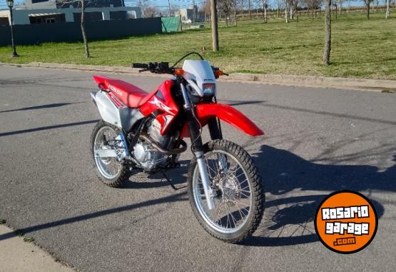 Motos - Honda Tornado 2021 Nafta 3300Km - En Venta