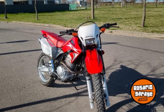 Motos - Honda Tornado 2021 Nafta 3300Km - En Venta