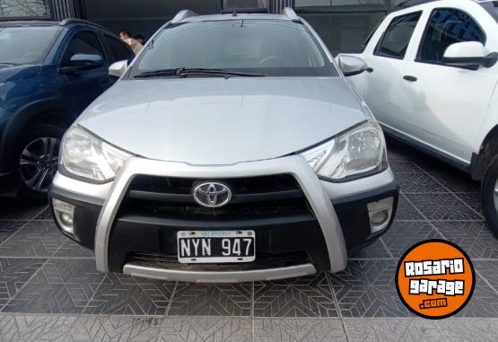 Autos - Toyota Ethios cross 2014 Nafta 170000Km - En Venta