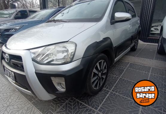 Autos - Toyota Ethios cross 2014 Nafta 170000Km - En Venta