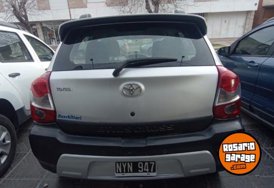 Autos - Toyota Ethios cross 2014 Nafta 170000Km - En Venta