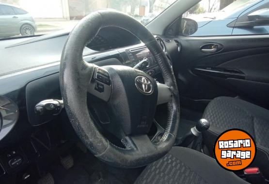 Autos - Toyota Ethios cross 2014 Nafta 170000Km - En Venta