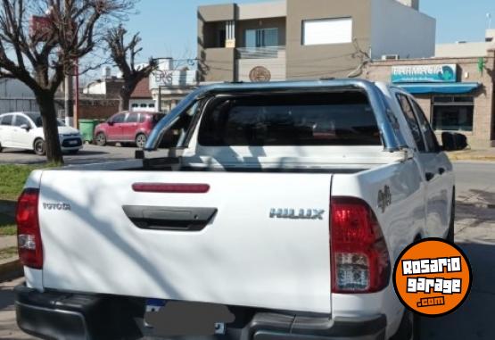 Camionetas - Toyota Hilux DX Dc 2017 Diesel 270000Km - En Venta