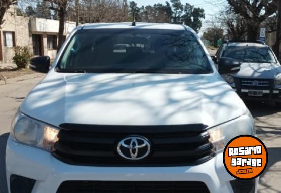 Camionetas - Toyota Hilux DX Dc 2017 Diesel 270000Km - En Venta