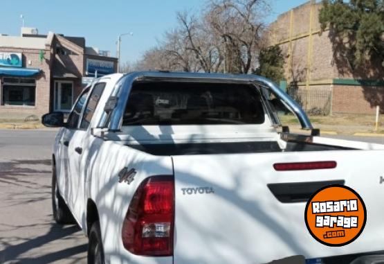 Camionetas - Toyota Hilux DX Dc 2017 Diesel 270000Km - En Venta