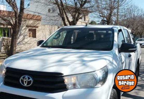 Camionetas - Toyota Hilux DX Dc 2017 Diesel 270000Km - En Venta