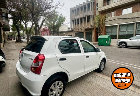 Autos - Toyota Etios x 1.5 2023 Nafta 65000Km - En Venta