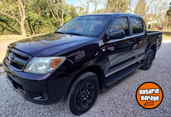 Camionetas - Toyota HILUX DX 4X4 2006 Diesel 200000Km - En Venta