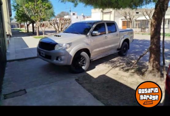 Camionetas - Toyota Hilux srv 2012 Diesel 198000Km - En Venta