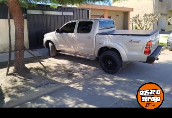 Camionetas - Toyota Hilux srv 2012 Diesel 198000Km - En Venta