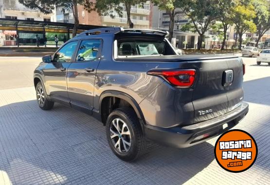 Camionetas - Fiat FIAT TORO VOLCANO 4X4 2024 Diesel 0Km - En Venta