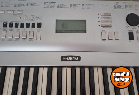 Instrumentos Musicales - Vendo Yamaha DGX 230 - En Venta