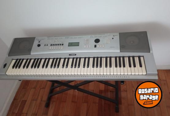 Instrumentos Musicales - Vendo Yamaha DGX 230 - En Venta