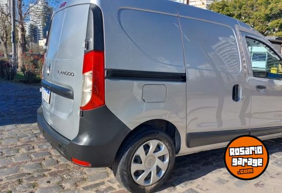 Utilitarios - Renault kangoo 2021 Nafta 24000Km - En Venta