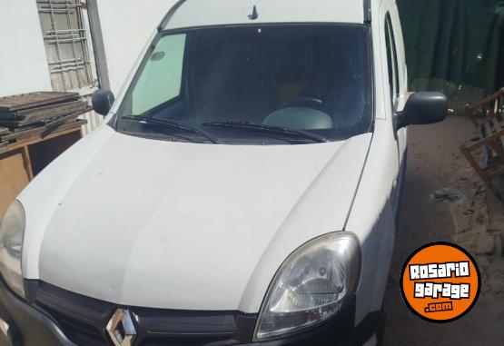 Utilitarios - Renault Kangoo 2015 GNC 168000Km - En Venta