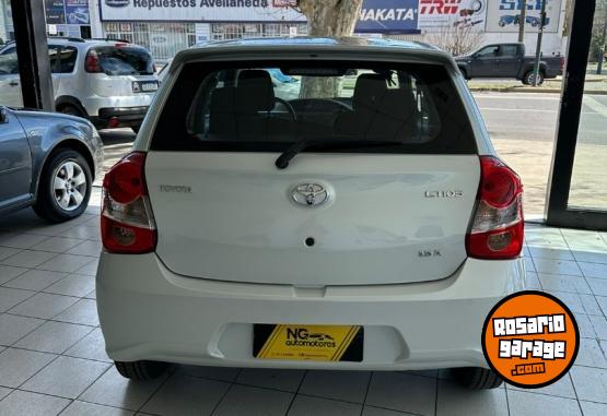 Autos - Toyota Etios X 2023 Nafta 0Km - En Venta