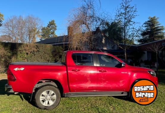 Camionetas - Toyota HILUX SRV 4x4 2016 Diesel 112000Km - En Venta