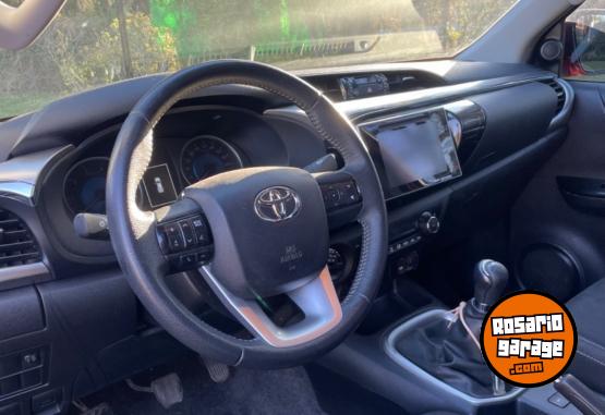 Camionetas - Toyota HILUX SRV 4x4 2016 Diesel 112000Km - En Venta