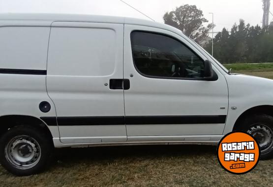 Utilitarios - Peugeot Partner furgn 2015 Diesel 105500Km - En Venta