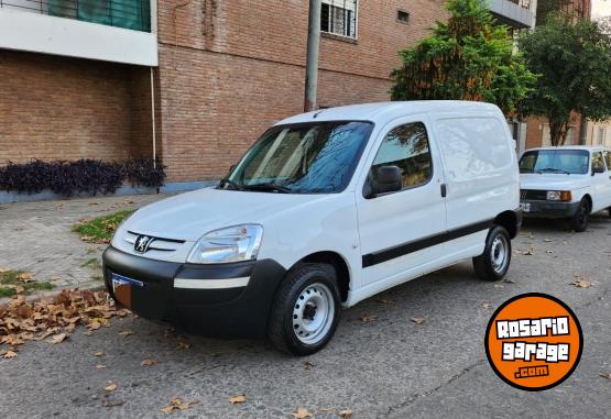 Utilitarios - Peugeot Partner hdi 1ra mano perm 2020 Diesel 74000Km - En Venta