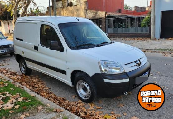 Utilitarios - Peugeot Partner hdi 1ra mano perm 2020 Diesel 74000Km - En Venta