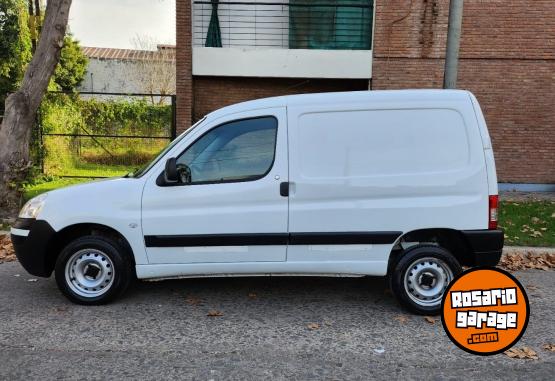 Utilitarios - Peugeot Partner hdi 1ra mano perm 2020 Diesel 74000Km - En Venta