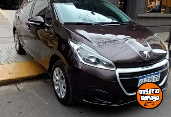 Autos - Peugeot 208 2017 Nafta 64000Km - En Venta