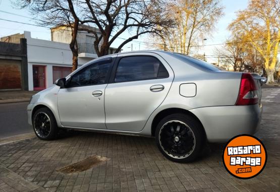 Autos - Toyota ETIOS XLS 2016 Nafta 50000Km - En Venta