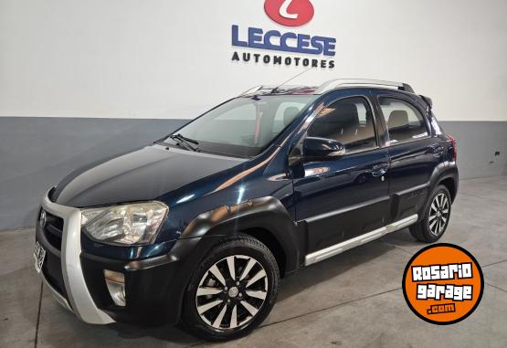 Autos - Toyota Etios cross 2015 Nafta 120000Km - En Venta