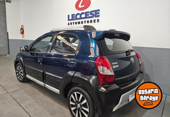 Autos - Toyota Etios cross 2015 Nafta 120000Km - En Venta