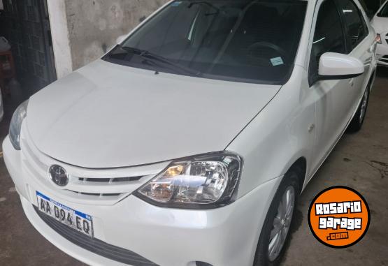 Autos - Toyota Etios 2016 Nafta 110000Km - En Venta