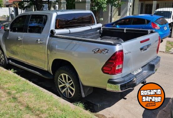 Camionetas - Toyota Hilux SRX 4x4 2017 Diesel 109800Km - En Venta