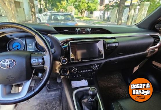 Camionetas - Toyota Hilux SRX 4x4 2017 Diesel 109800Km - En Venta