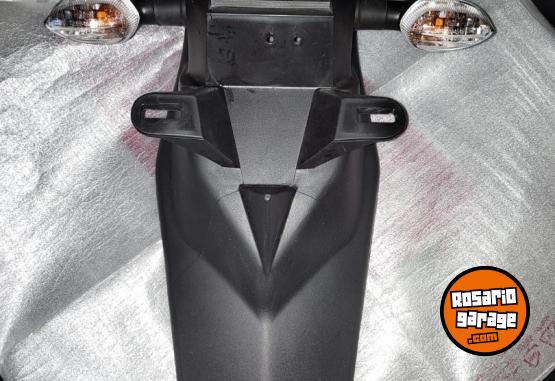 Accesorios para Motos - CORTA SPRAY,  GUARDABARROS TRASEROS y ESPEJOS originales Yamaha FZ 2.0 - En Venta