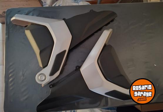 Accesorios para Motos - Yamaha FZ 2.0 2021. CACHAS DOS COLORES originales - En Venta