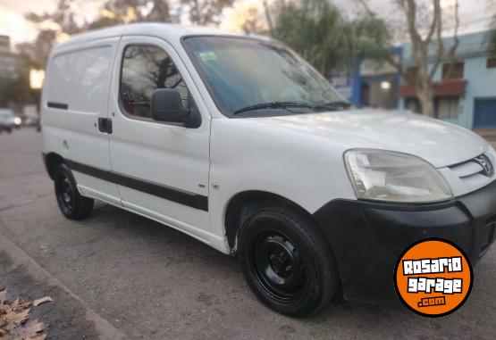 Utilitarios - Peugeot Partner confort 2011 Diesel 2Km - En Venta