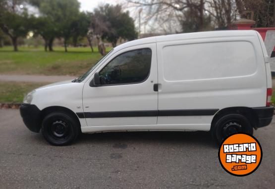 Utilitarios - Peugeot Partner confort 2011 Diesel 2Km - En Venta