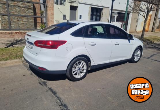 Autos - Ford FOCUS 4P 2.0 N MT SE 2017 Nafta 92000Km - En Venta