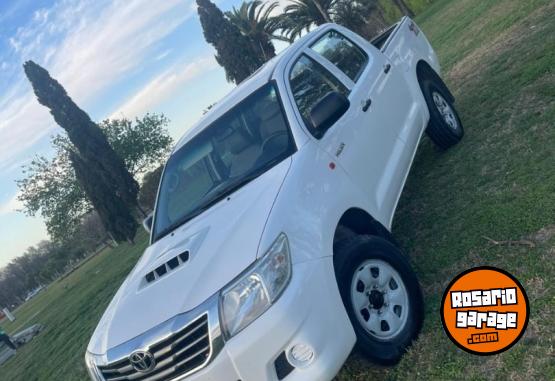 Camionetas - Ford HILUX DX 2012 Diesel 220000Km - En Venta