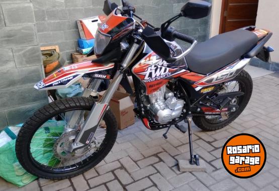 Motos - Motomel SKUA SILVER EDITION 150 2022 Nafta 3000Km - En Venta