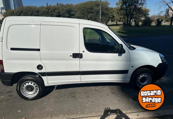 Utilitarios - Citroen BERLINGO HDI OKM PATENTAD 2024 Diesel 0Km - En Venta