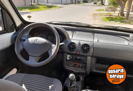 Utilitarios - Renault Kangoo 2015 GNC 130000Km - En Venta