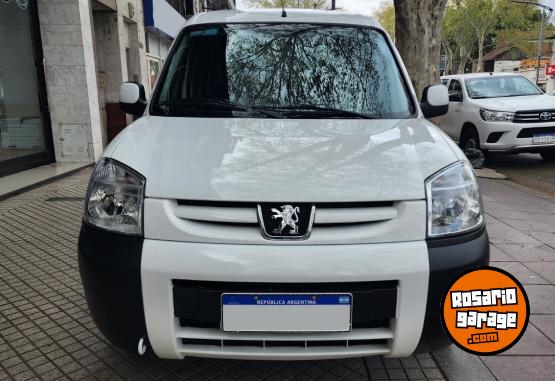 Utilitarios - Peugeot Partner patagonica 2021 Diesel 15000Km - En Venta