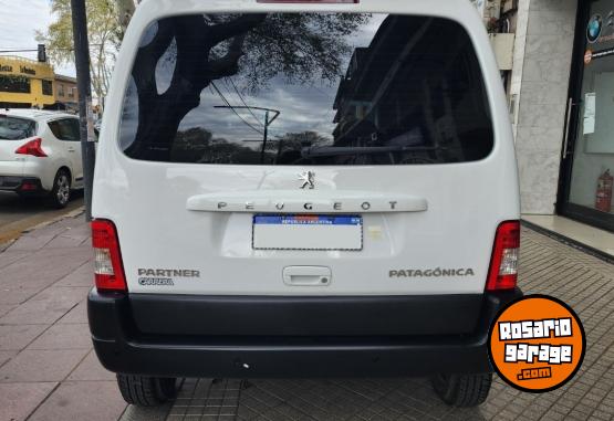 Utilitarios - Peugeot Partner patagonica 2021 Diesel 15000Km - En Venta